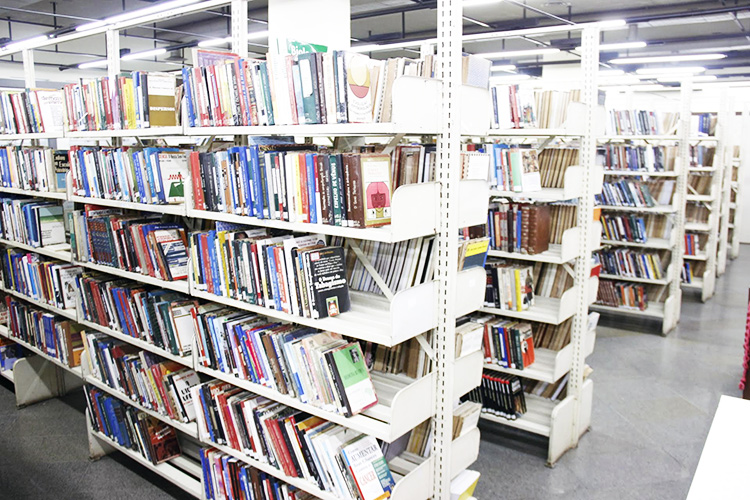 Biblioteca Municipal recebe computadores doados por ONG