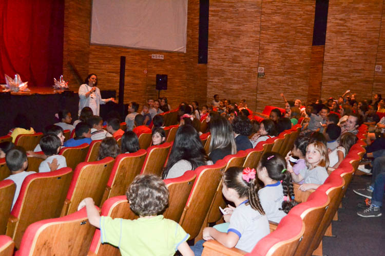 Durante os dois dias, a garotada fez a festa no Teatro Municipal (Foto: Amanda Tinoco)