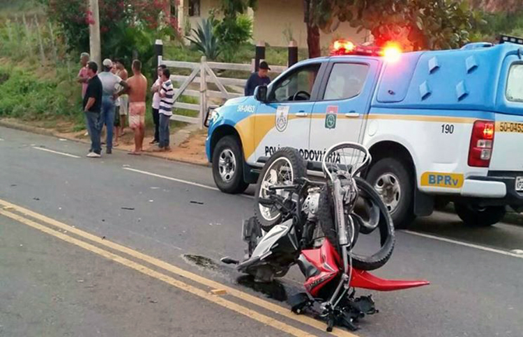 O piloto da moto, um professor de curso de inglês, de 21 anos, morreu no acidente (Foto: WhatsApp)