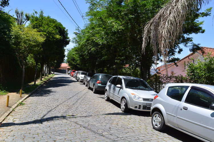 Filas e mais filas de carros na Alameda Mariana Salusse e Rua Nicolau Gachet (Foto: Lúcio Cesar Pereira)