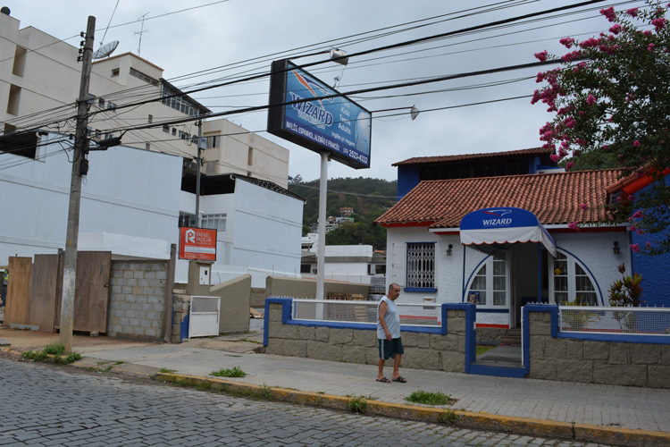 O imóvel situado neste trecho da Rua General Osório foi derrubado recentemente para o surgimento de mais um estacionamento (Foto: Lúcio Cesar Pereira)