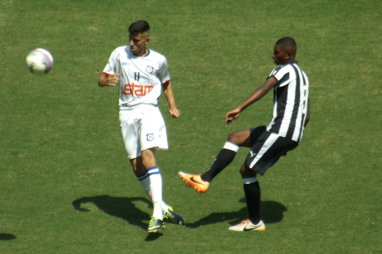 Velocidade de Maycon foi opção importante para o Tricolor da Serra (Foto: Vinicius Gastin)