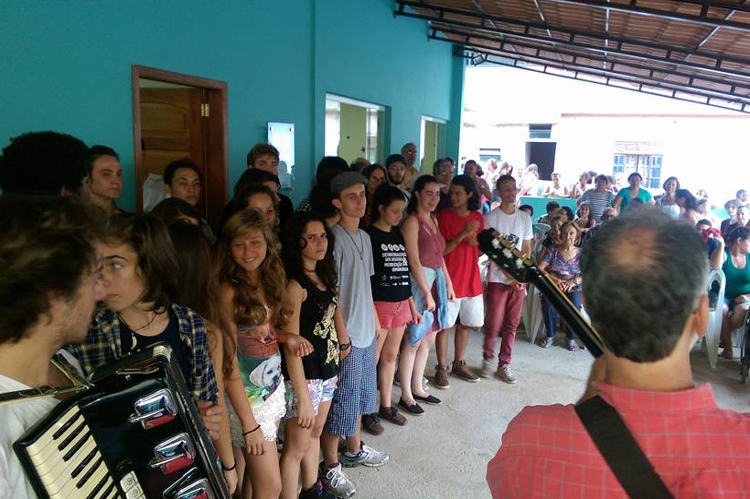 A população de Córrego Dantas respondeu maciçamente ao convite (Foto: Divulgação)