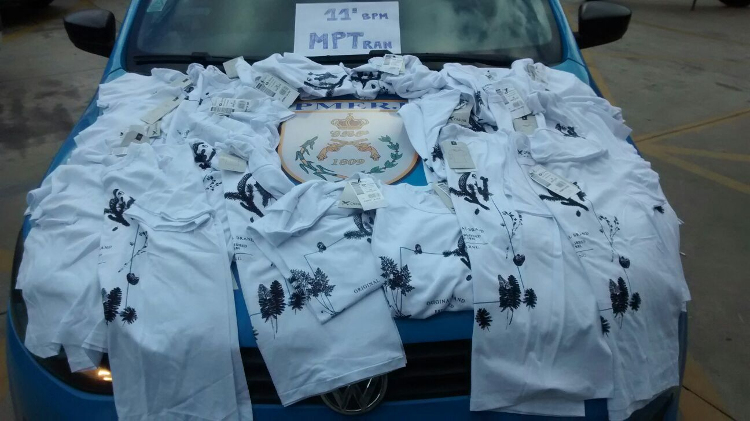 As camisas foram furtadas na Hering, no Centro (Foto: 11º BPM)