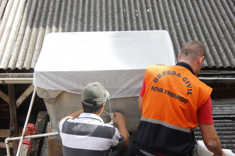 Força-tarefa contra o Aedes Aegypti esteve no Alto de Olaria nesta semana (Foto: Daniel Marcus)