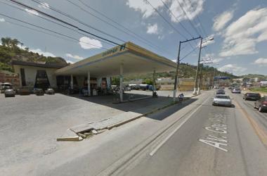 O posto roubado fica na Avenida Governador Roberto Silveira (Foto: Google Maps)