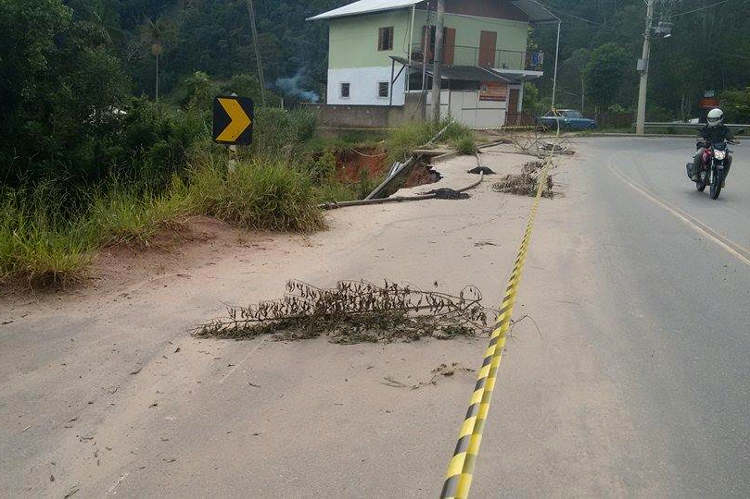 O trecho, há um quilômetro do centro de Riograndina, já era considerado um local onde os motoristas deveriam ter cautela (Foto: Leitor via WhatsApp)