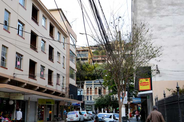 Com a proximidade do‭ ‬carnaval,‭ ‬aumentam os riscos de acidentes com a rede elétrica principalmente durante a concentração e o desfile de blocos e agremiações de bairro (Foto: Amanda Tinoco) 