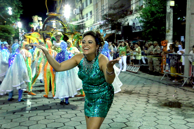 Vilage no Samba na Avenida Alberto Braune (Foto: Arquivo A VOZ DA SERRA)