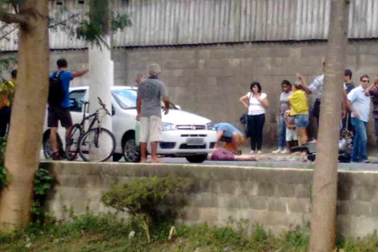 Idosa morre atropelada ao tentar atravessar avenida em Olaria