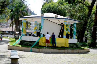 Praça Getúlio Vargas: telão é montado para transmitir votação na Câmara dos Deputados