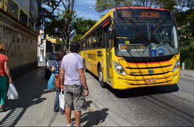 Um ônibus da Faol circula pela cidade (Foto: Arquivo AVS)