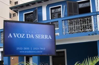  Esta espaçosa casa azul na Avenida Comte Bittencourt, 114 é o novo endereço do jornal (Foto: Lúcio Cesar Pereira)