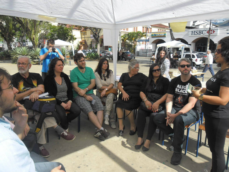 Escritores friburguenses reunidos em mesa-redonda (Foto: Divulgação)