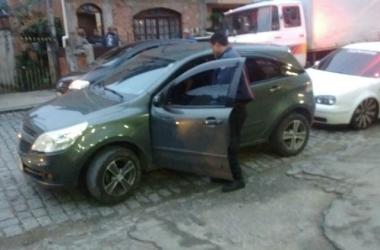 Carro foi recuperado no bairro Santo André (Foto: Leitor via WhatsApp)