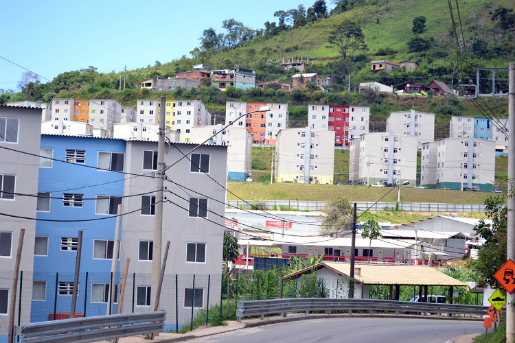 O pagamento às famílias já poderia ter sido interrompido na cidade se todos os apartamentos do Terra Nova tivessem sido entregues (Foto: Arquivo A VOZ DA SERRA)