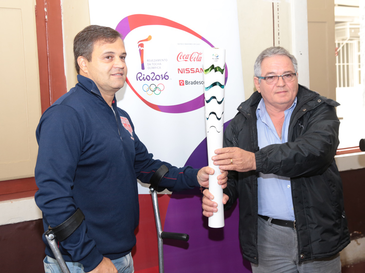 O atleta Mario Mello e o empresário Gilberto Sader emocionaram os presentes (Foto: Lúcio Cesar Pereira)