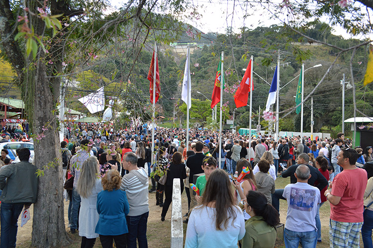 Praça do Suspiro durante a passagem da tocha olímpica (Foto: Márcio Madeira)