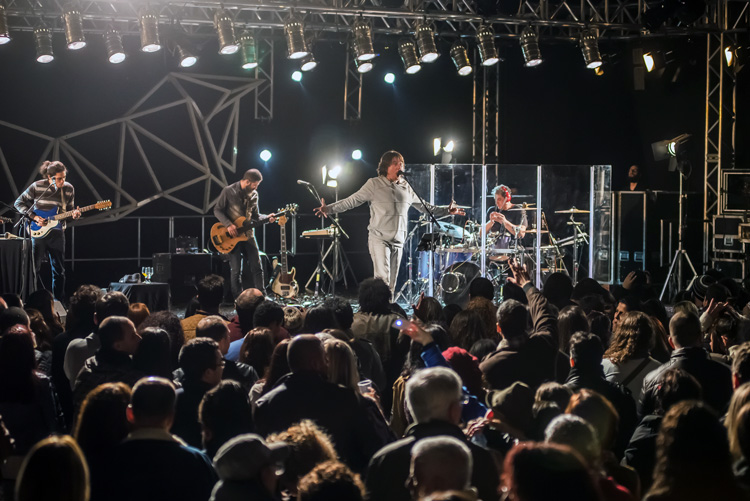 Lenine animou o público na abertura com o show da turnê de lançamento do álbum “Carbono” (Foto: Divulgação)