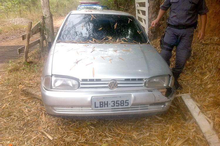 O carro da vítima foi encontrado em Cantagalo (Foto: 11º BPM)