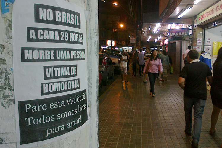 A ação se soma às diversas campanhas de combate às agressões contra homossexuais que têm sido promovidas no país (Foto: Flávia Namen)