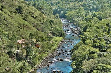 O Rio Macaé tem 136 quilômetros e corta a serra em direção ao mar (Foto: Arquivo A VOZ DA SERRA)
