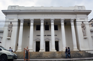 A Oficina Escola funciona no prédio do antigo fórum (Foto: Henrique Pinheiro)