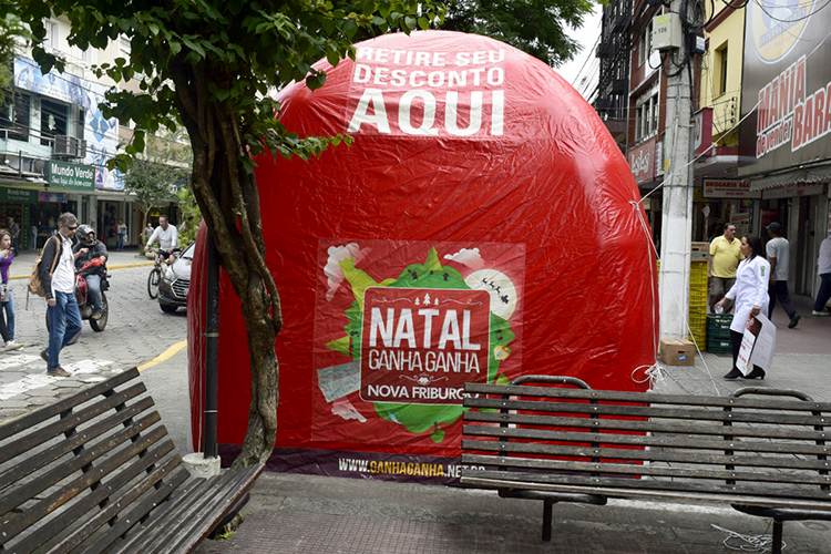 Uma tenda inflável foi instalada em frente à sede da Acianf, na Avenida Alberto Braune (Foto: Divulgação)