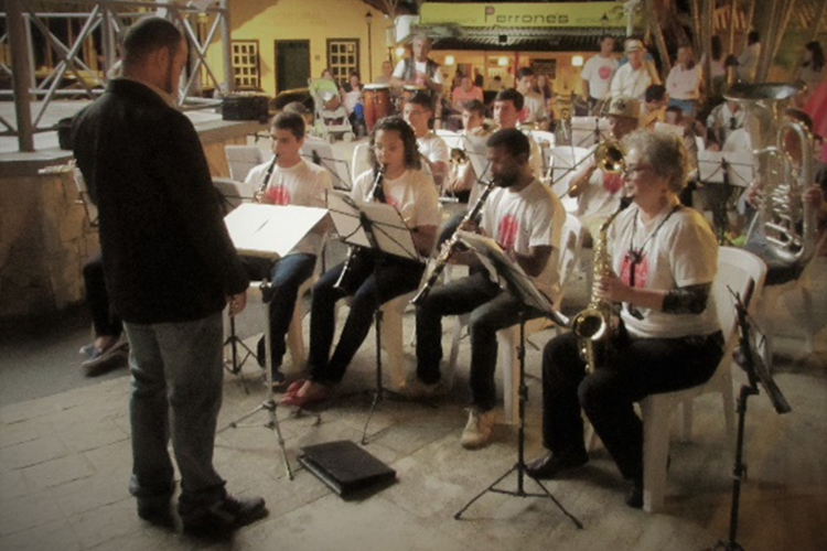 Banda Euterpe Lumiarense em apresentação especial de Natal (Foto: Divulgação)
