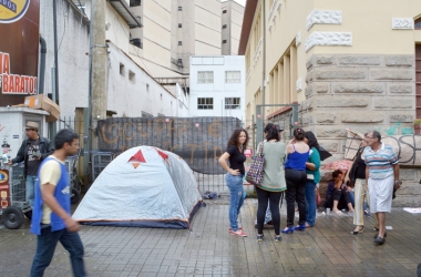 Manifestantes que saírem do prédio não podem voltar (Foto: Henrique Pinheiro)