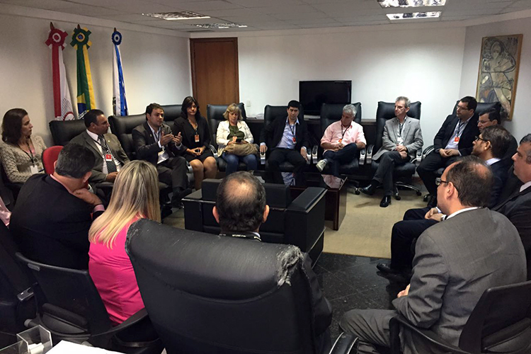 Pela manhã, o grupo de políticos se reuniu com procuradores do MPT no Rio de Janeiro (Foto: Assessoria de Comunicação / Glauber Braga)