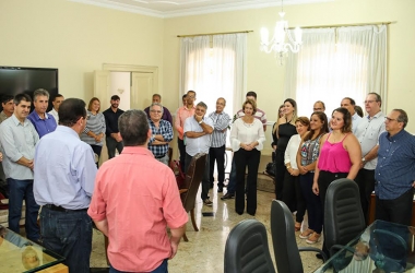 Anúncio foi feito em reunião no gabinete do prefeito (Foto: João Luccas Oliveira)