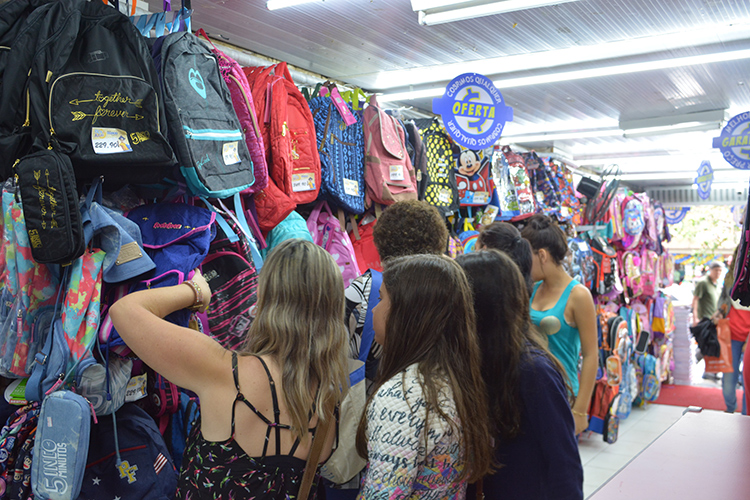 Depois dos livros didáticos, a mochila pode ser o item mais caro da lista (Foto: Henrique Pinheiro)