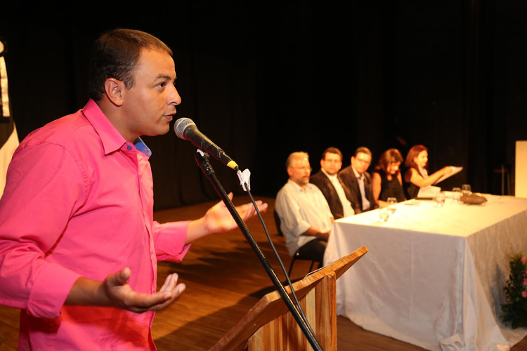  Diretor da Escola Lafayette Bravo Filho, Rafael Moraes, representa gestores da rede em discurso (Fotos: Divulgação Secom)