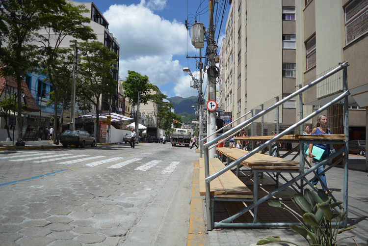 Arquibancadas para o público já foram montadas (Fotos: Henrique Pinheiro)