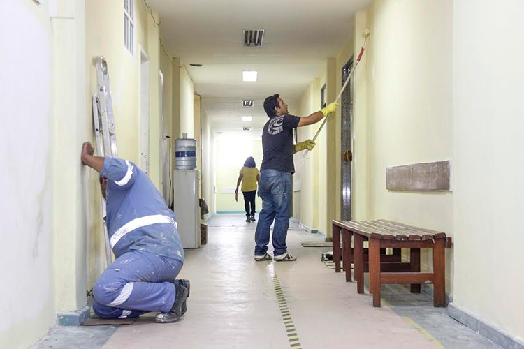 Corredores do hospital foram pintados (Foto: PMNF)