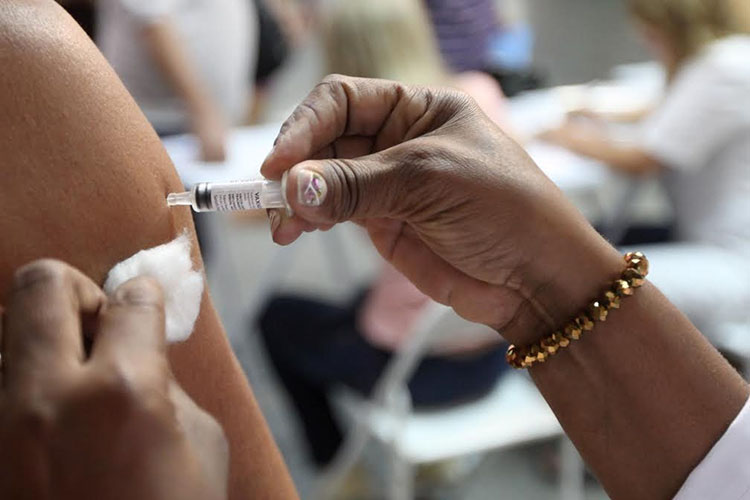 Vacinação contra gripe é prorrogada até junho