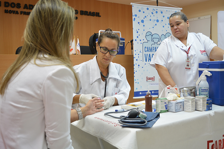 Vacinação contra gripe ficou disponível na subseção da OAB Friburgo (Foto: Henrique Pinheiro)