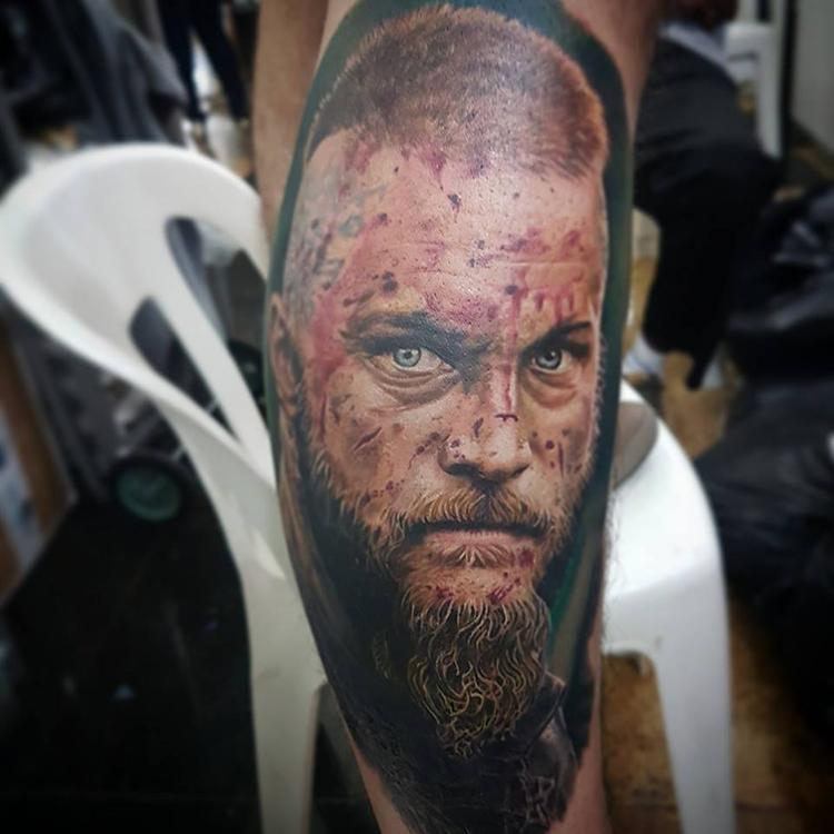 Ele venceu o Vale Tattoo Festival, em SP, com o rosto de Ragnar Lodbrok, personagem da série Vikings (Foto: Divulgação)