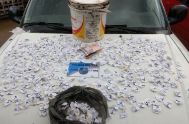 Polícia apreende mais de 500 sacolés de cocaína em 2 dias