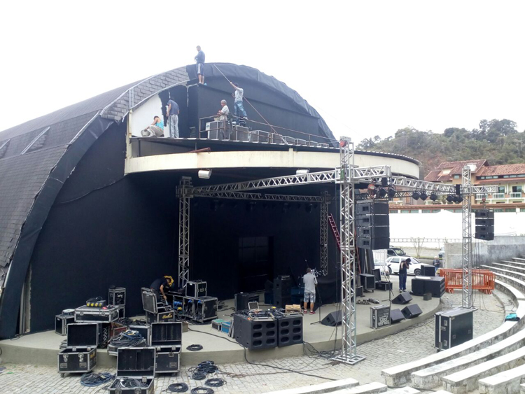 O Anfiteatro sendo preparado para um dos shows do Festival de Inverno (Foto: PMNF)