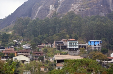 Local onde as casas voltaram a ser ocupadas (Foto: Henrique Pinheiro)