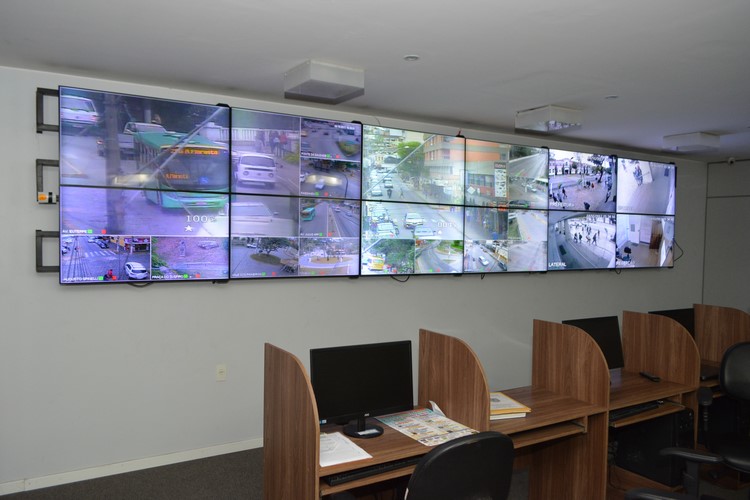 A central de monitoramento das câmeras do Cidade Inteligente (Fotos: Henrique Pinheiro)