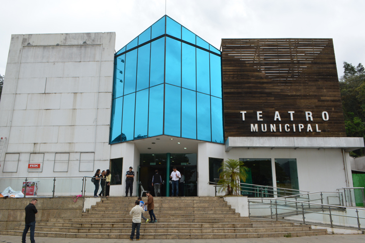 A conferência acontece no Teatro Municipal, no Suspiro (Foto: Henrique Pinheiro)