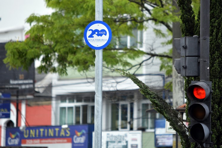 A logo junto aos semáforos (Foto: Henrique Pinheiro)