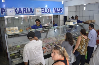 Apesar da procura ter aumentado, comerciantes acreditam que consumidores devem deixar para ir às compras na última hora (Foto: Henrique Pinheiro)