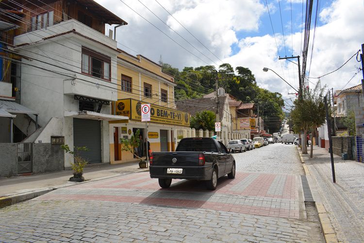 A nova faixa de pedestre redutora de velocidade na General Osório (Foto: Henrique Pinheiro)