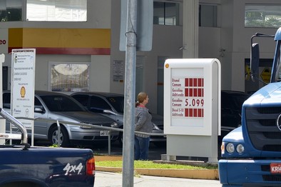 A gasolina acima de R$ 5 o litro (Fotos: Henrique Pinheiro)