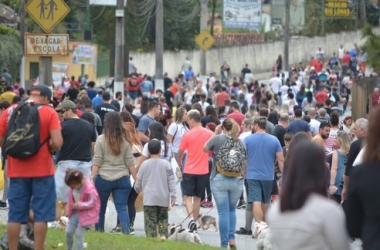 Uma multidão invade a Via Expressa durante a 4ª Cãominhada (Fotos: Henrique Pinheiro)