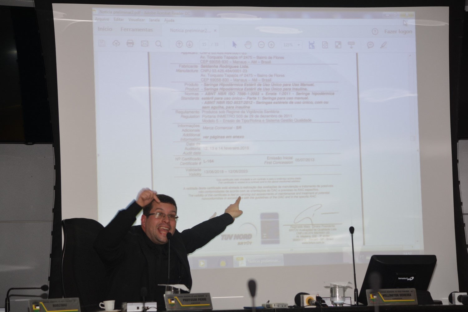 Professor Pierre, o relator da denúncia, durante a apresentação do caso, na Câmara (Fotos: Henrique Pinheiro)